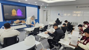 강동대 어학원 대상 3D프린팅 실습으로 창업 아이디어 확장 중이다